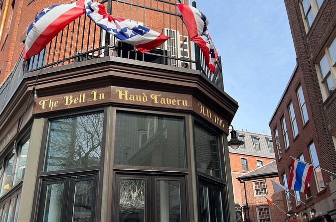 2 Hour Historic Pub Crawl in Boston - What the tour does well