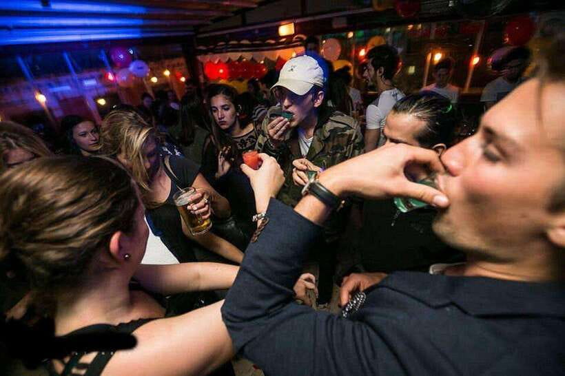 4-Hour Shanghai Pub Crawl (bars & nightclub hopping) - Why the $23 price works