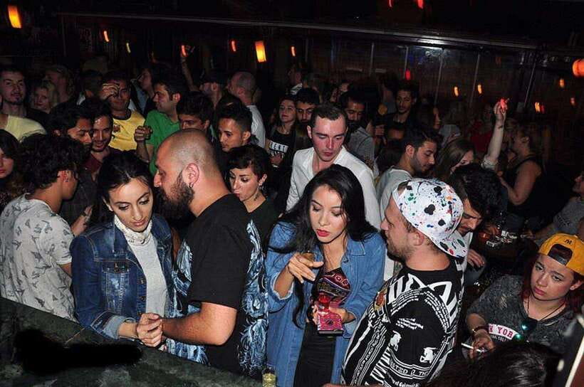 4-Hour Shanghai Pub Crawl (bars & nightclub hopping) - Photos and the memory of the night