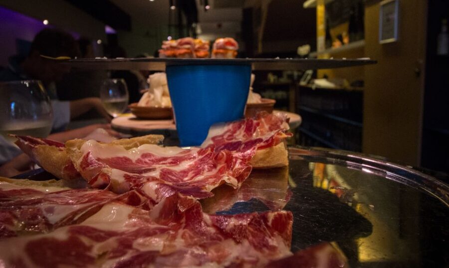 Alicante: Central Market Guided Food Tour with Tapas Bars - A small group with a named guide