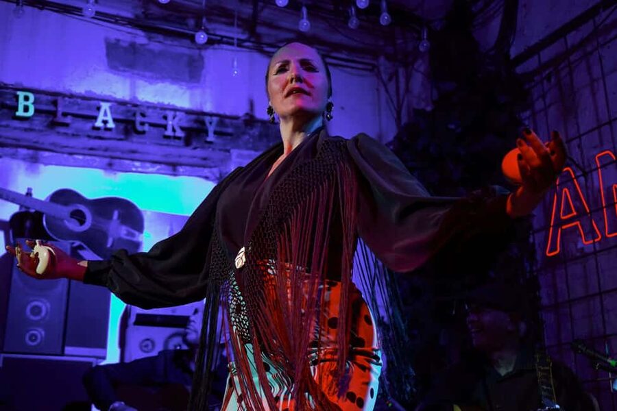 Alicante: Fusion Flamenco Show and Gastronomy at Blacky Bar - Who will enjoy Blacky Music Bar most
