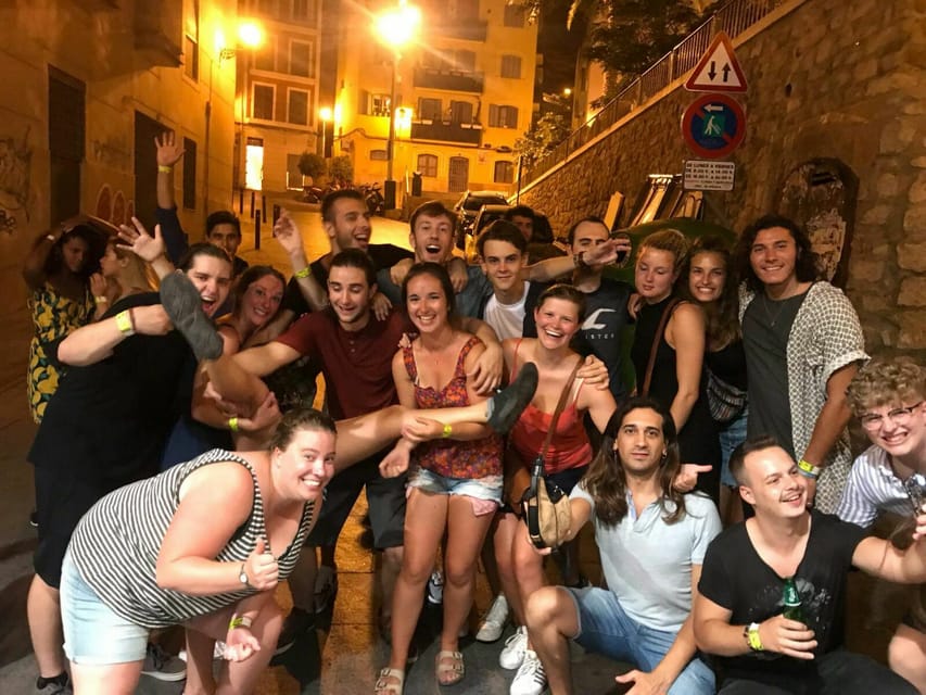Alicante: Guided Pub Crawl with Shots and Beer - First stop: beer or sangria in a small local bar