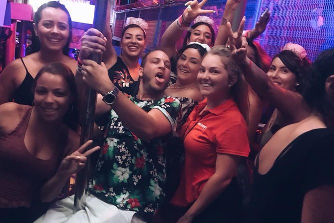 All you can drink- Club Crawl Los Cabos - The Night Starts at El Squid Roe at 9:45 p.m.