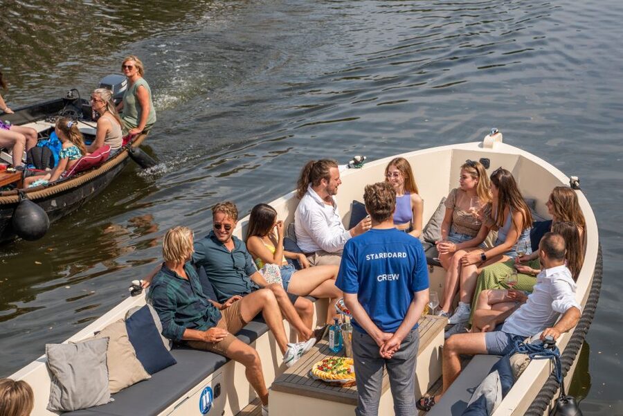 Amsterdam: German Guided Canal Cruise with on Board Bar - Key points at a glance