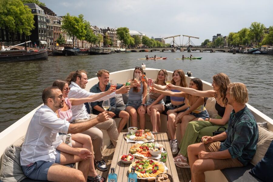 Amsterdam: German Guided Canal Cruise with on Board Bar - Why Amsterdam works best from the canal