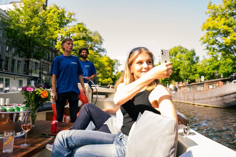 Amsterdam: German Guided Canal Cruise with on Board Bar - Zuiderkerk and the Munttoren