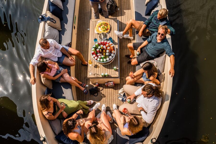 Amsterdam: German Guided Canal Cruise with on Board Bar - The Oude Kerk and Amsterdam’s oldest core