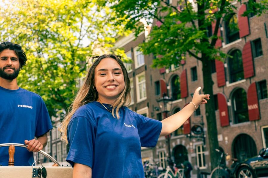 Amsterdam: German Guided Canal Cruise with on Board Bar - Starting near Rembrandtplein