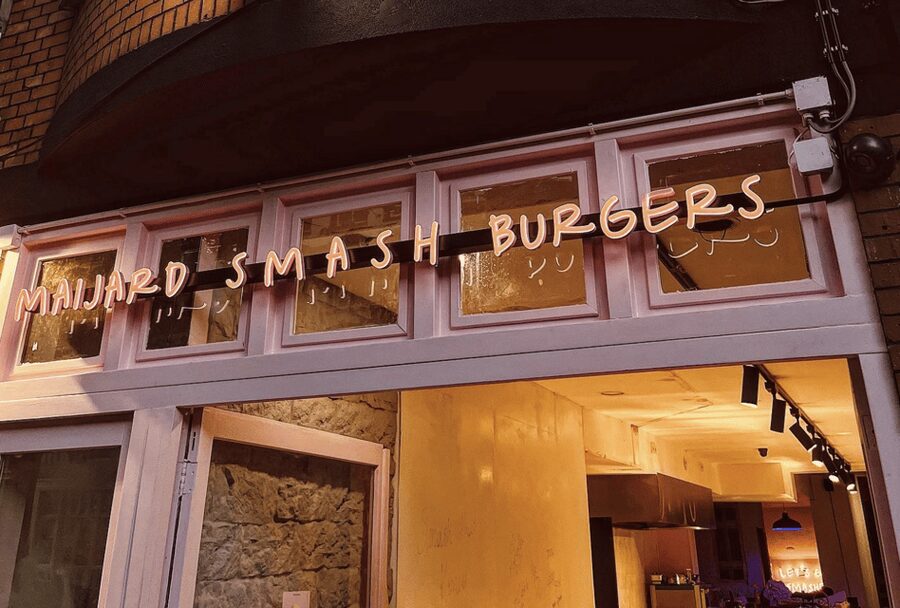 Amsterdam: Maijard 3-Course Menu and Nightlife Ticket - The central location helps connect dinner and nightlife