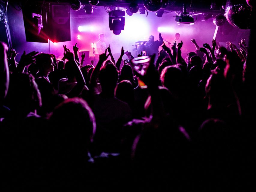 Amsterdam: Nightlife Ticket with Champagne and Cruise - Choosing from more than 20 clubs and bars