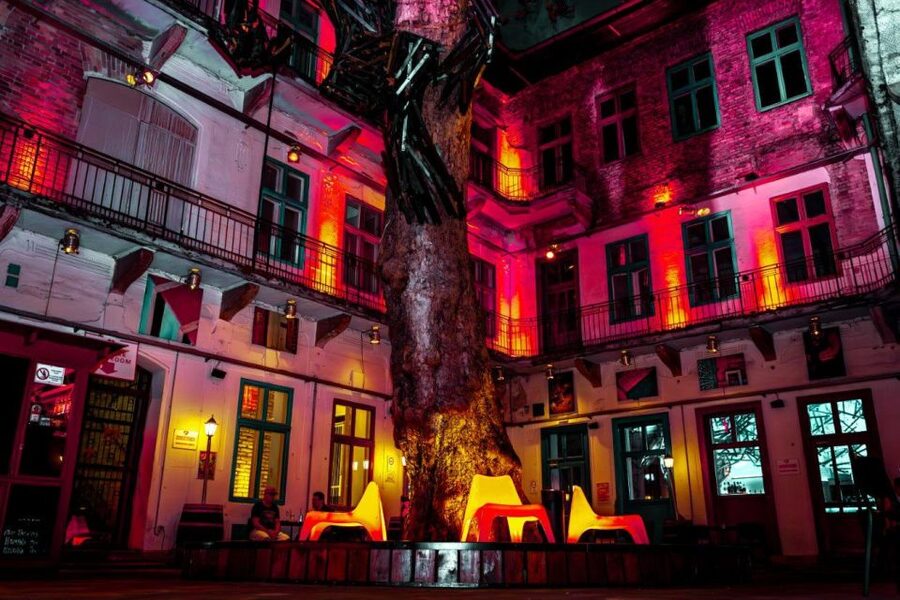 Amsterdam: Original Pub Crawl Party with VIP Entrance - Key points to know before you book