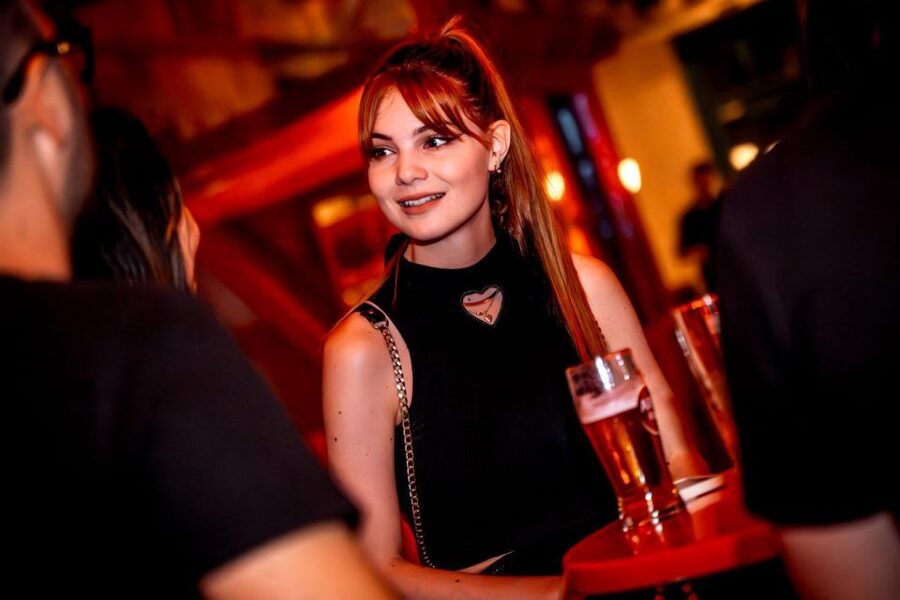 Amsterdam: Original Pub Crawl Party with VIP Entrance - Practical details that can save your night