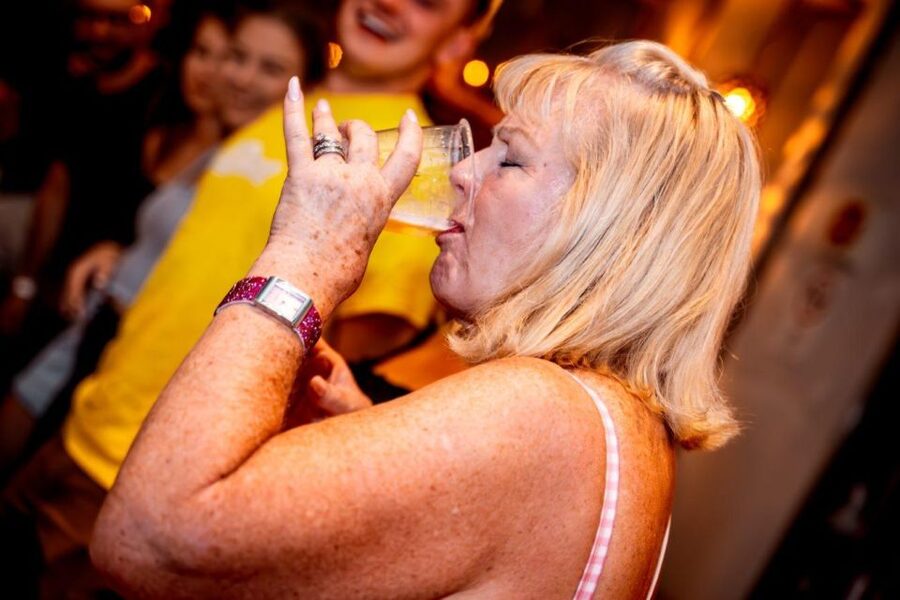 Amsterdam: Original Pub Crawl Party with VIP Entrance - Who will enjoy this Amsterdam night out