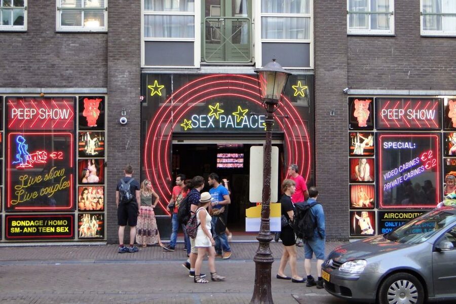 Amsterdam: Red Light District and Local Pub Tour - Is $43 a fair price?