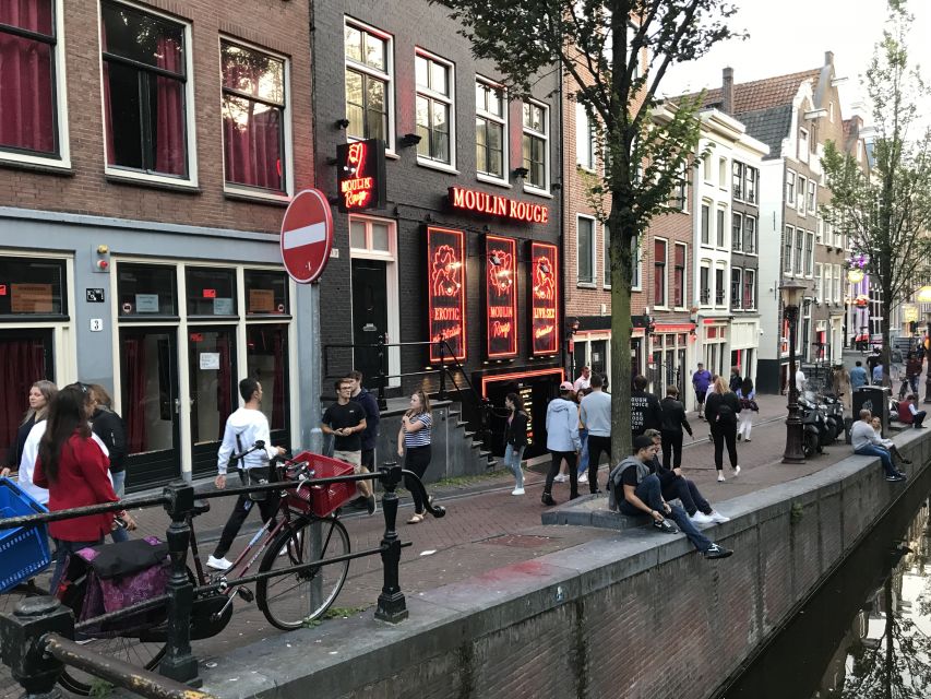 Amsterdam: Red Light District and Local Pub Tour - Starting near Saint Nicholas Basilica and Chinatown