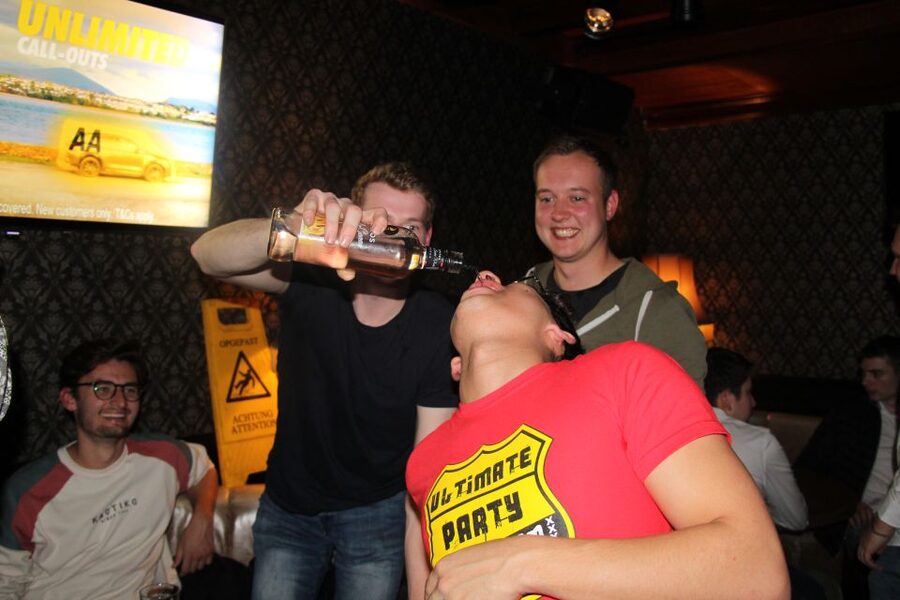 Amsterdam: Red-Light District Pub Crawl and Booze Boat Tour - Four pubs, drinking games, and free shots