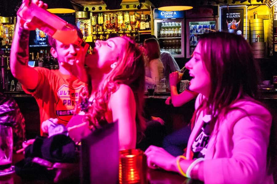 Amsterdam: Red Light District Pub Crawl with Unlimited Shots - Key points at a glance