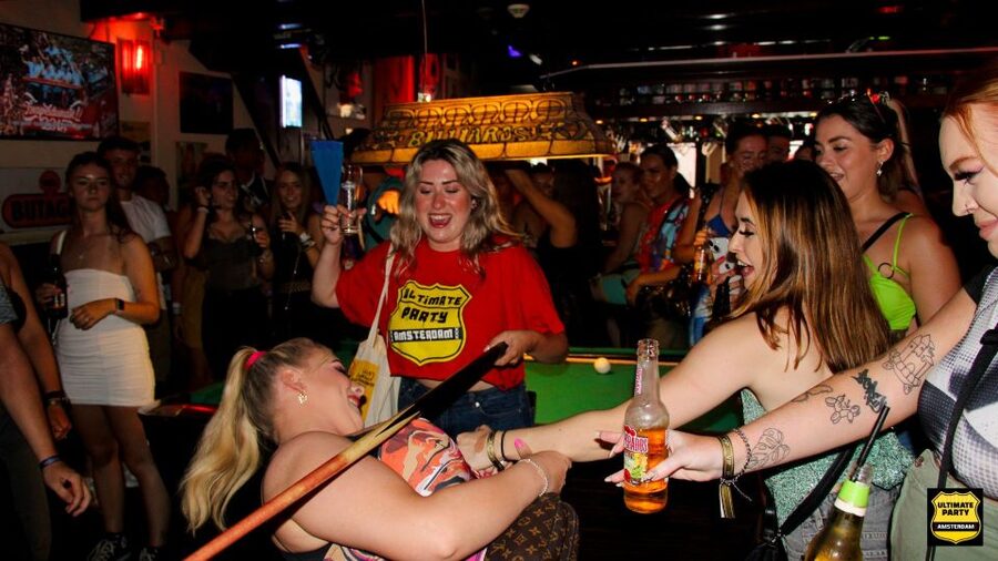 Amsterdam: Red Light District Pub Crawl with Unlimited Shots - Four pubs, four chances to find your crowd