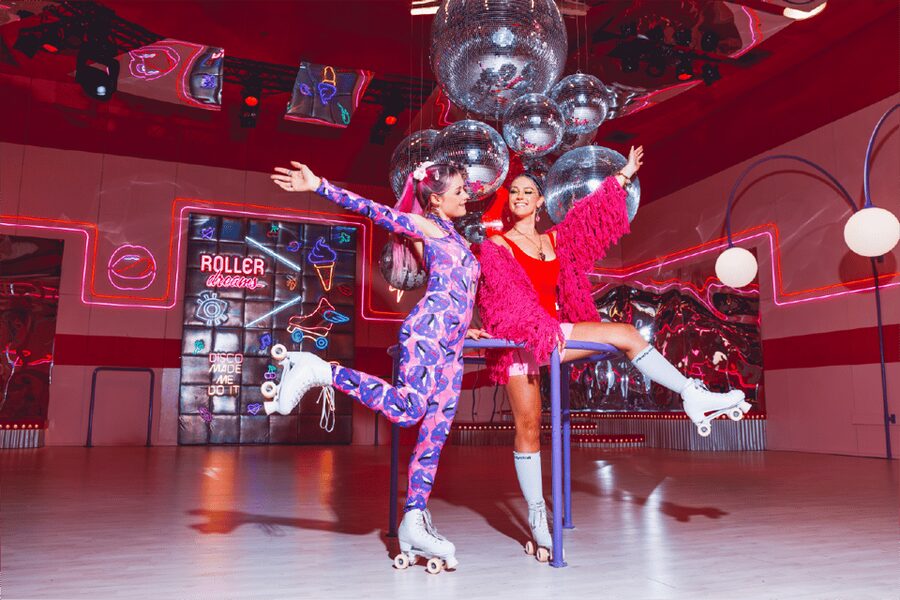 Amsterdam: Roller Dreams & Amsterdam Nightlife Experience - Roller Dreams starts the night on wheels