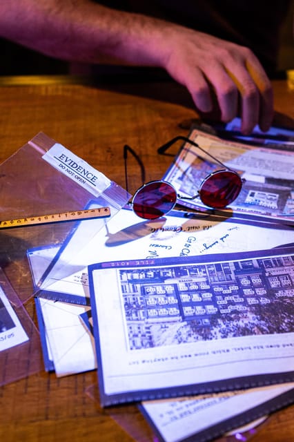 Amsterdam: Self-guided Red Light District Pub Crawl Mystery - Reading the Red Light District as part of the puzzle