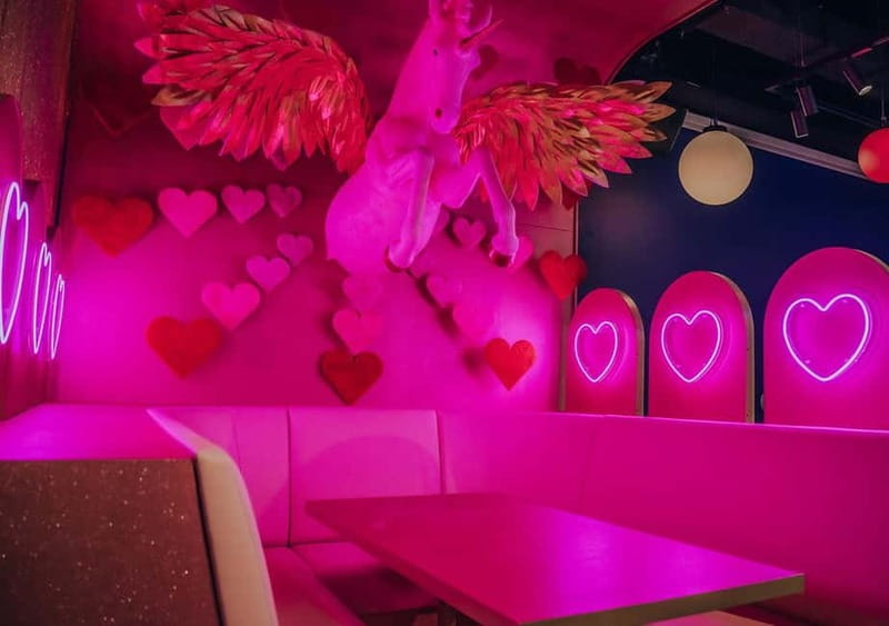 Amsterdam: The All Out - No.1 Activity Bar - Food, cocktails, and the bar atmosphere