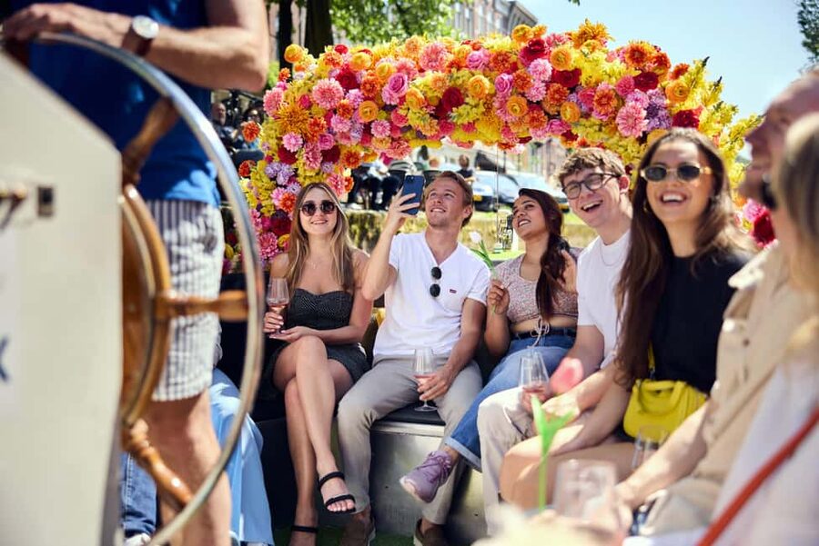 Amsterdam: The Original Flower Boat with Local Guide and Bar - Why this flower boat feels different