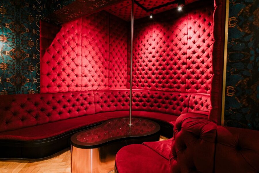 Amsterdam: Tour De BonTon Club Tour and 20+ Nightclubs Entry - Key points to know before booking