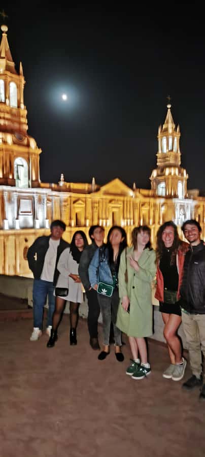 Arequipa: Pub Crawl with Skip-The-Line Access and Drinks - Walking the route through central Arequipa