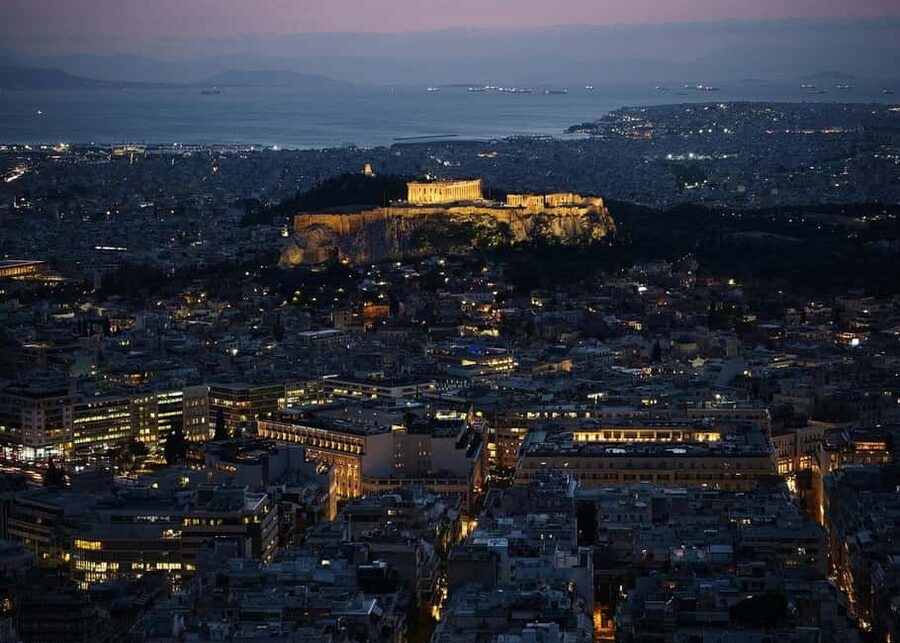 Athens: Rooftop Pub Crawl w/ Acropolis Views & Party - Who will enjoy this Athens night most
