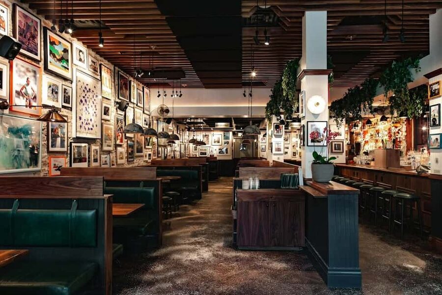 Austin: Best Bars and Bats 3-Hour Guided Tour - Walking Congress Avenue with a local guide