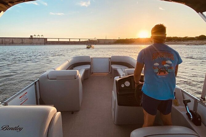 Austin Lake Travis Barge Crawl Bar Hopping Tour by Boat - Second stop: Beachside Billy’s at Volente Beach Resort