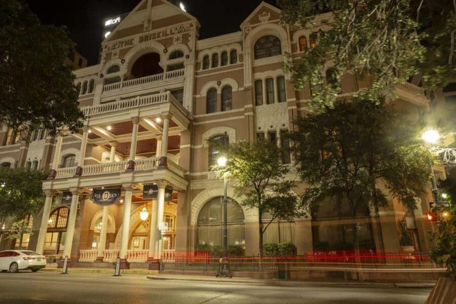 Austin’s Spirits & Spirits Haunted Pub Crawl - The ghost stories give the crawl its shape