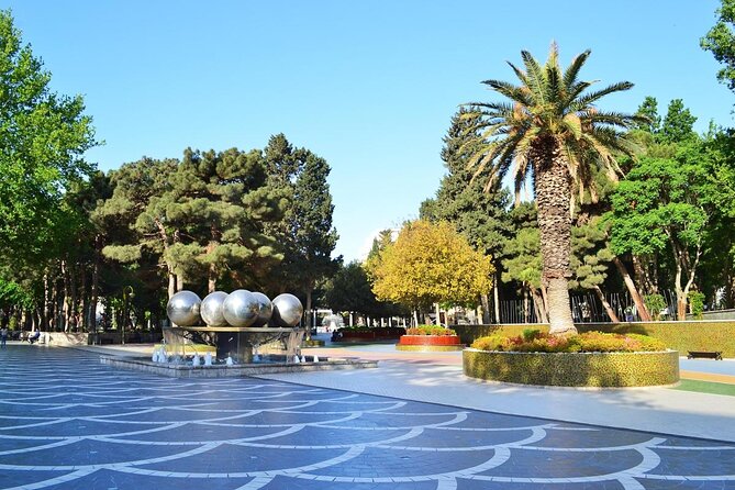Baku Night Life Experience (All inclusive) - Heading toward the Fountain Square nightlife area