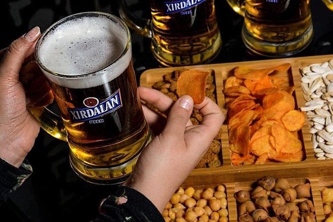 Baku Pub Experience ( All inclusive ) - Starting at the Sabir Statue at 9:00 pm