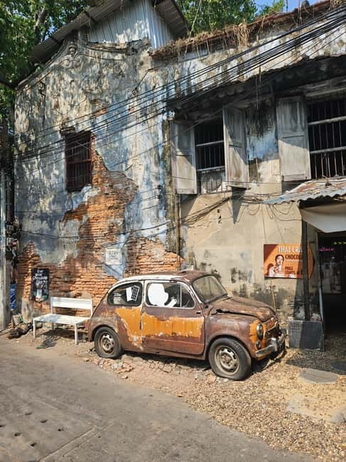 Bangkok: Bar hop Sunset, Dinner, speakeasy, and live music. - Wallflowers Cafe and the artistic speakeasy stop