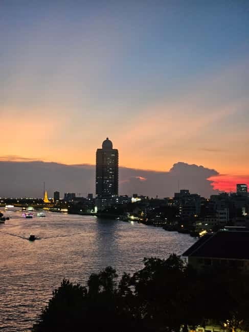Bangkok: Bar hop Sunset, Dinner, speakeasy, and live music. - A tuk-tuk ride through the evening streets