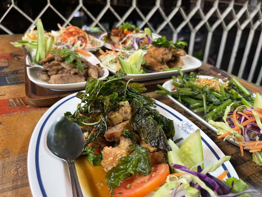Bangkok Bar Hopping Tour in Siam - Pratunam Night Market brings the street-food energy