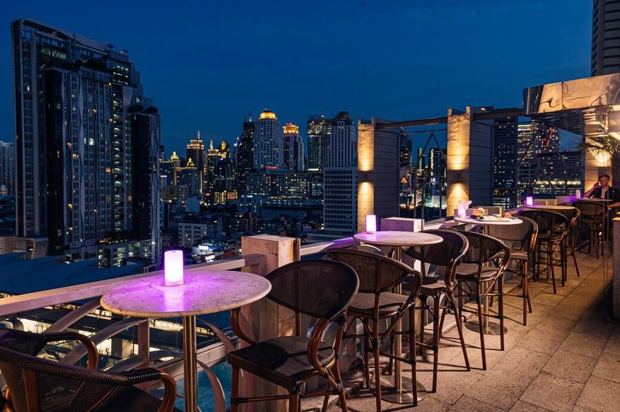 Bangkok: Barracuda Rooftop Bar Akara Hotel - Service can make or break the evening