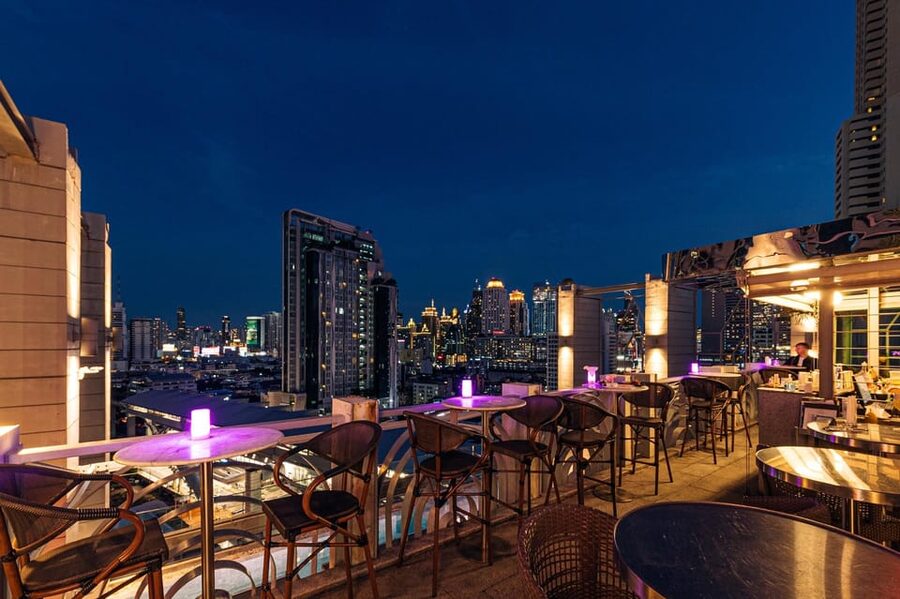 Bangkok: Barracuda Rooftop Bar Akara Hotel - Weather and seating deserve attention