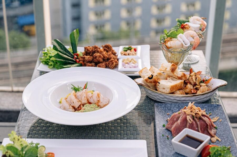 Bangkok: Barracuda Rooftop Bar Akara Hotel - Who will enjoy Barracuda most