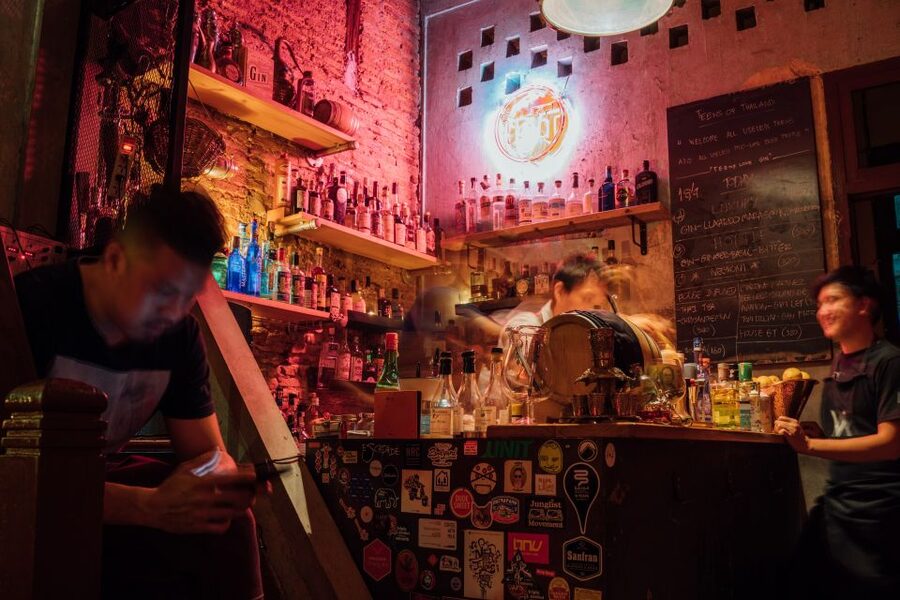 Bangkok: Guided Bar Hopping Night Tour with Private Option - Sustainability without making the evening complicated