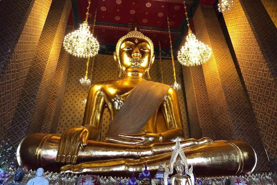 Bangkok: Historical Temples Tour & Hidden Bar at Sunset - Guides can shape the whole experience