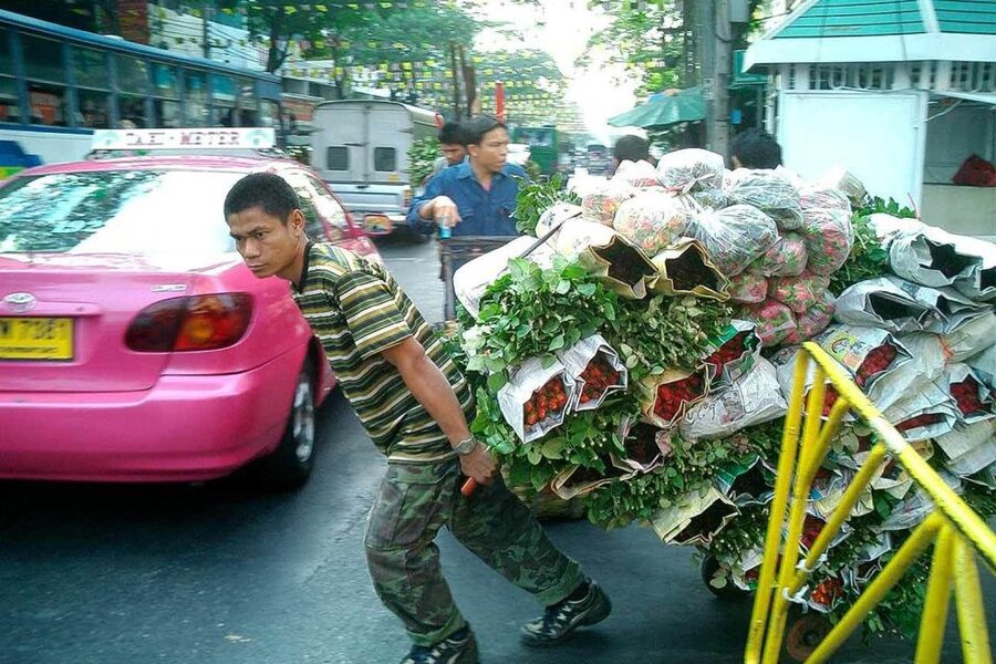 Bangkok: Historical Temples Tour & Hidden Bar at Sunset - Pak Khlong Talat, Bangkok’s flower market