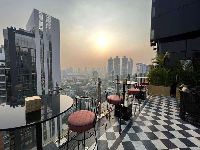 Bangkok: Mojjo Rooftop Lounge & Bar Food & Beverage Package - What your 90 minutes may feel like