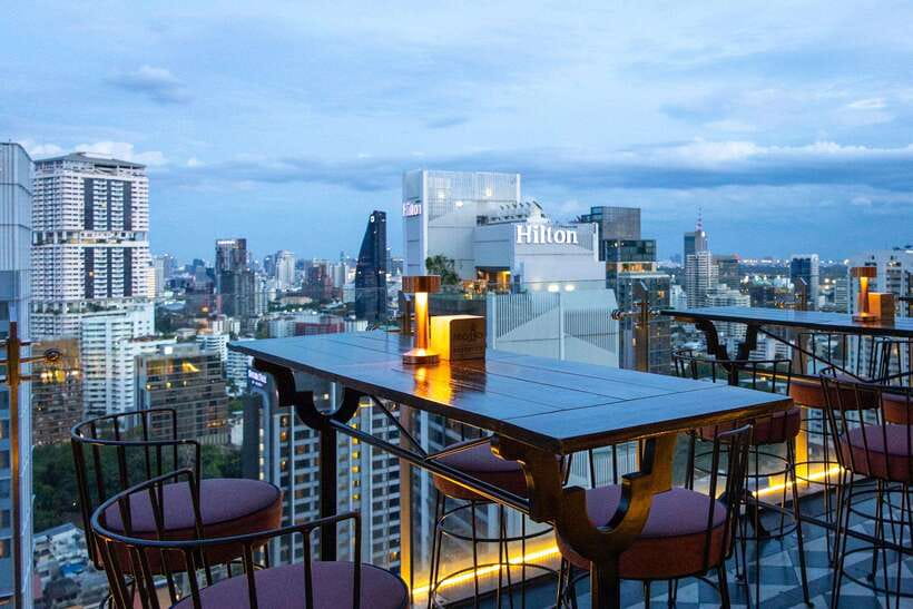 Bangkok: Mojjo Rooftop Lounge & Bar Food & Beverage Package - Service and the overall mood