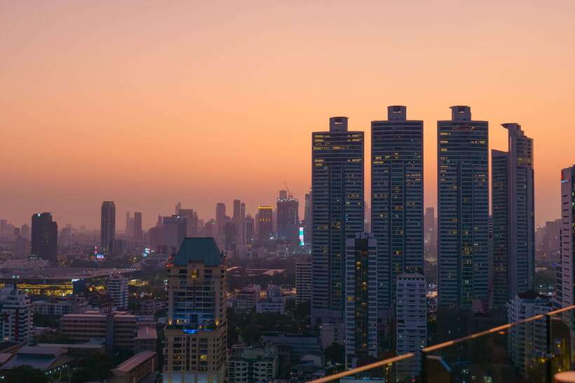 Bangkok: Mojjo Rooftop Lounge & Bar Food & Beverage Package - Latin food, signature drinks, and live music