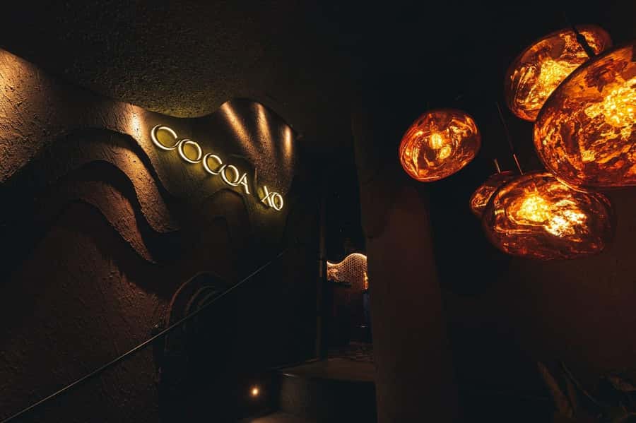 Bangkok: Red Sky 57th Floor COCOA XO Bar - Service and seating details