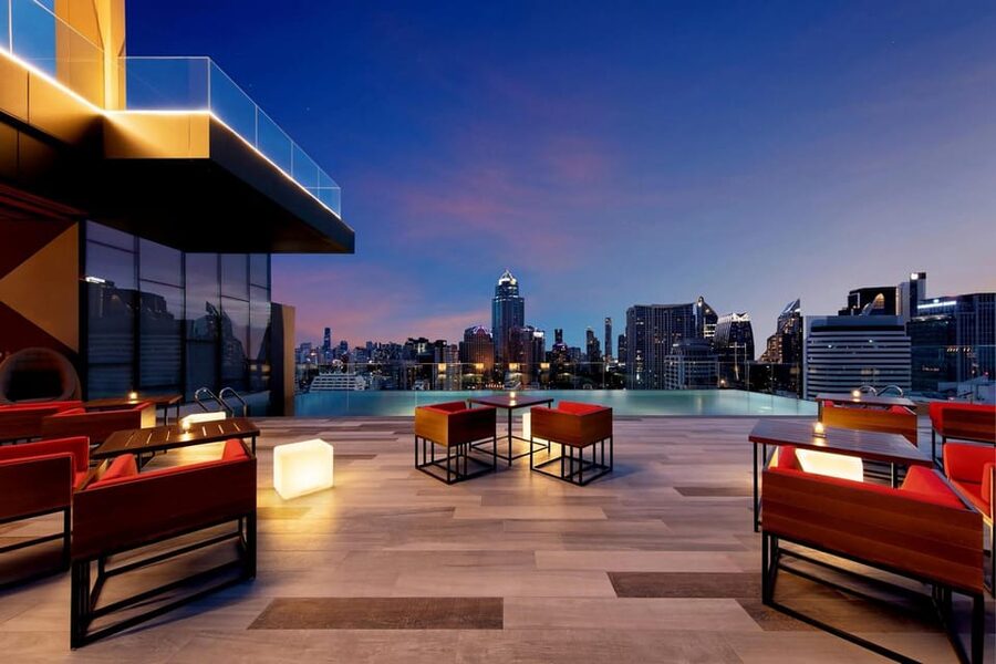 Bangkok: RedSquare Rooftop Bar at Novotel Sukhumvit 4 - Is the $73 package worth it?