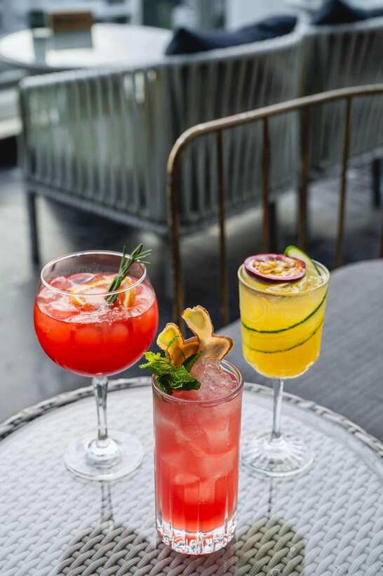 Bangkok: Sky on 20 Rooftop Bar With Free Flow Drinks - A stylish stop in Sukhumvit