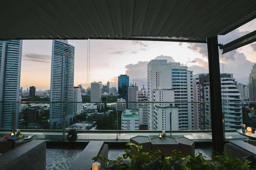 Bangkok: Sky on 20 Rooftop Bar With Free Flow Drinks - Service speed and what to expect